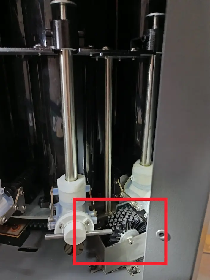 D2-INK-Automatic-Dispenser-Machines-Brush-Cleaning