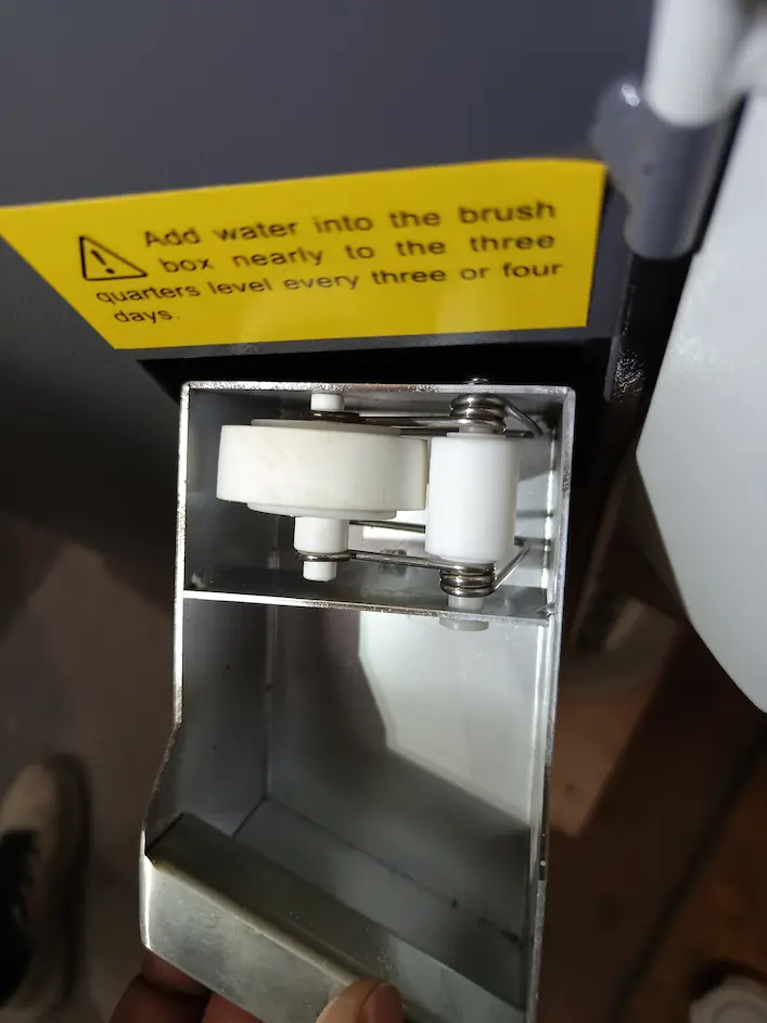D2-INK-Automatic-Dispenser-Machines-Sponge-Cleaning