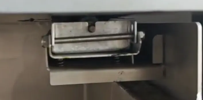 DF-M-Automatic-Dispenser-Machines-Cleaning